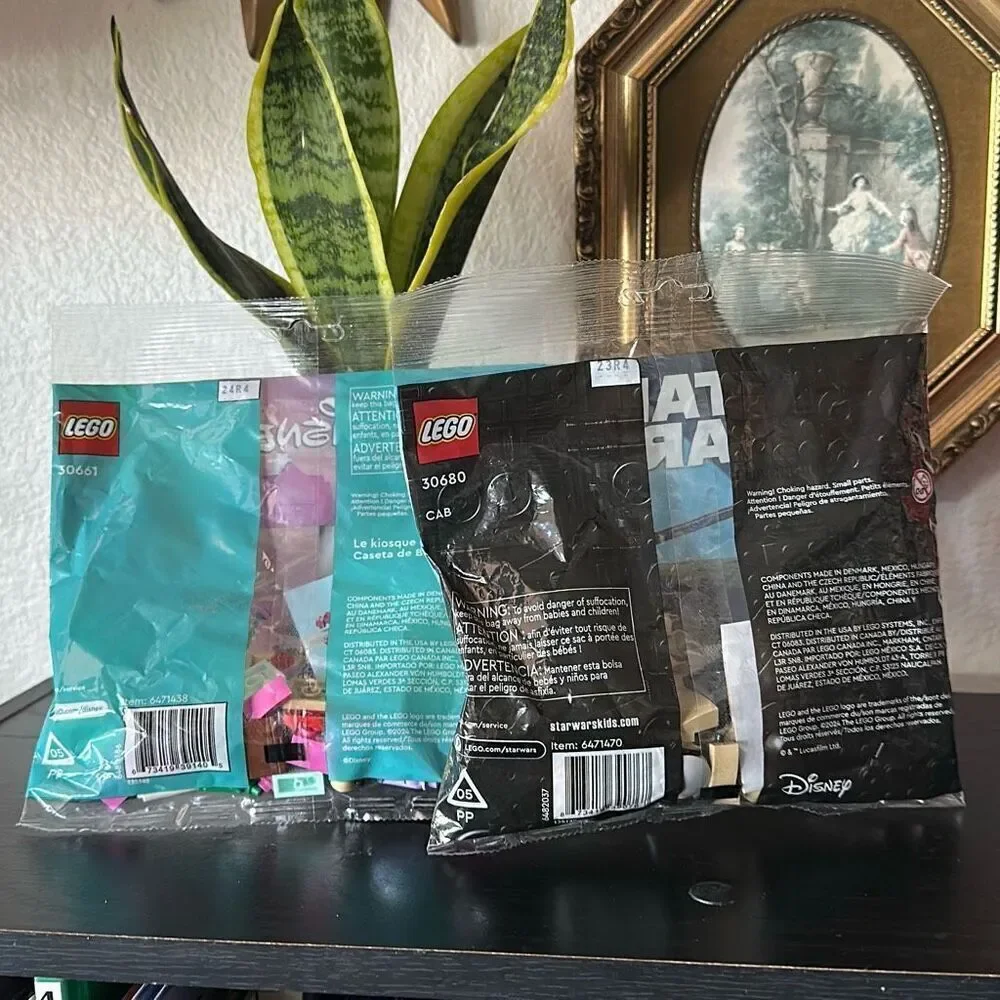 Set of two Lego building bags Star Wars and wish